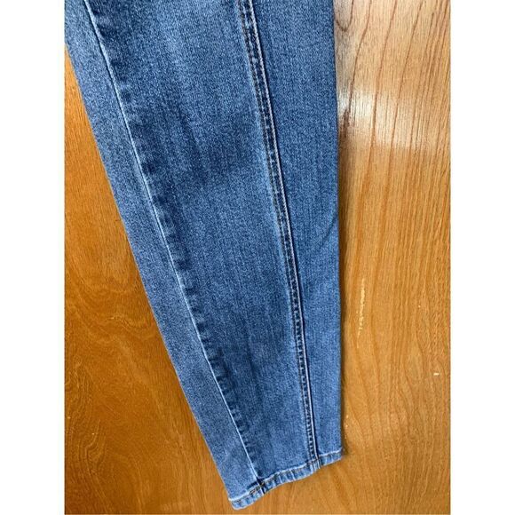 Reformation Suzie Skinny Jeans in Rhine Wash Blue Size 26 - Picture 9 of 12